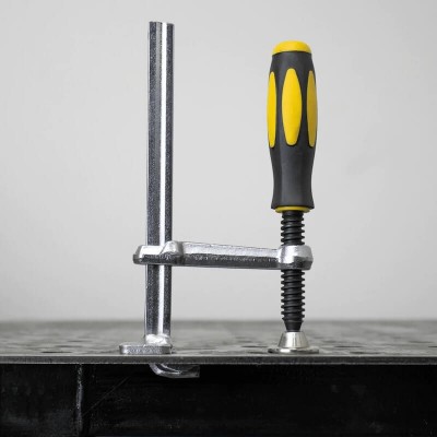 serre-joint-pour-table-de-soudage-4mm-d-epaisseur 2