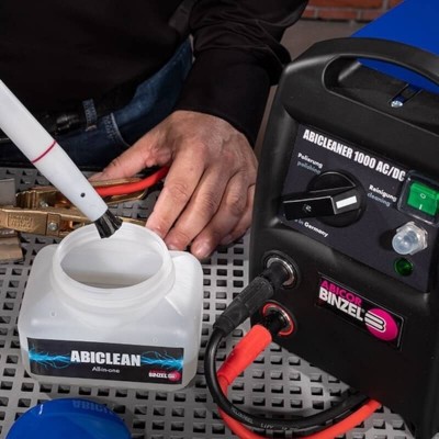 abicleaner-800-dc-binzel-machine-decapage-et-passivation-en-utilisation-2