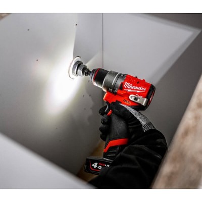 Perceuse visseuse compacte 12V Milwaukee M12 FUEL FDD2 mandrin 13 mm - 4933479874 en utilisation